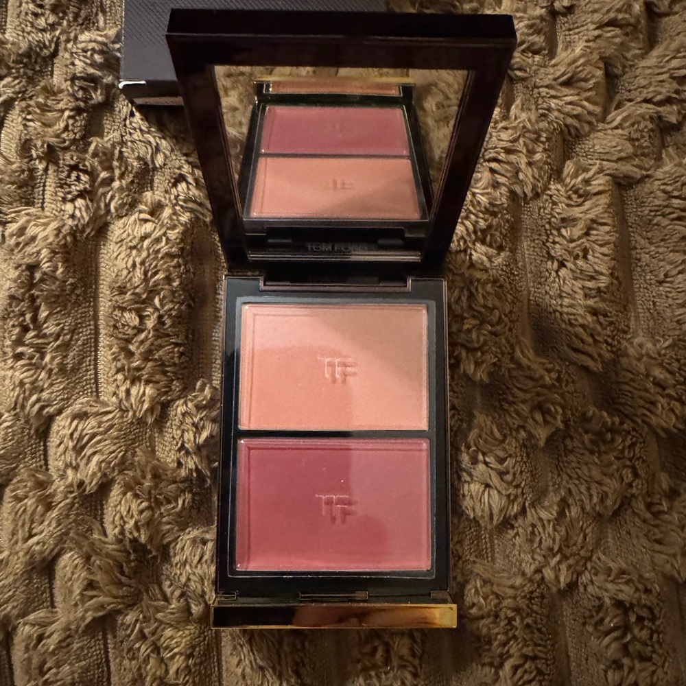 TOM FORD Beauty Shade & Illuminate Cheeks Palette - Picture 3 of 8